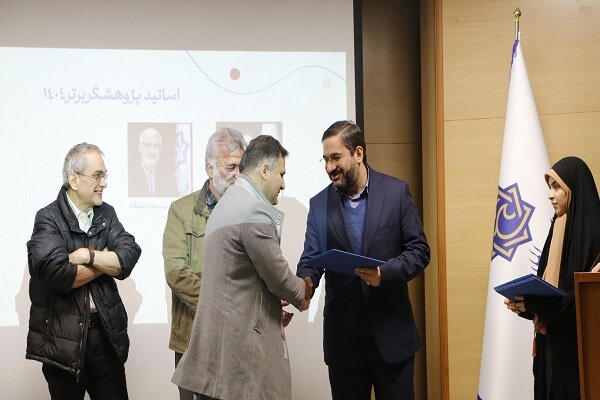 برگزیدگان حوزه‌های مختلف پژوهشی دانشگاه سوره تقدیر شدند