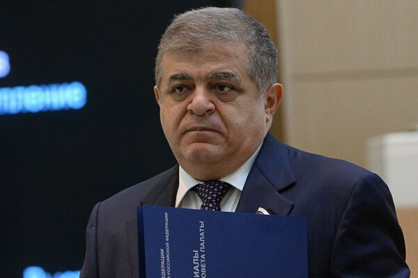 سناتور روس: اظهارات زلنسکی درباره عقب‌نشینی حیله است