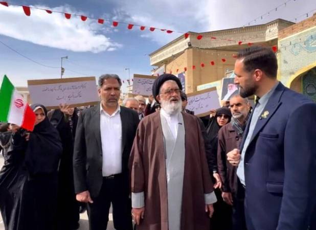 امام جمعه قم:ملت ایران پیام استقامت ووحدت خود را به جهانیان مخابره کرد