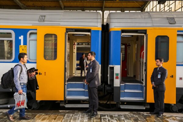 صفری: جابه‌جایی مسافر در مسیر ریلی شمال‌غرب رشد دارد