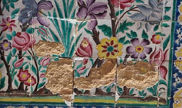 کاشی‌های مسجد وکیل شیراز در حال تخریب است