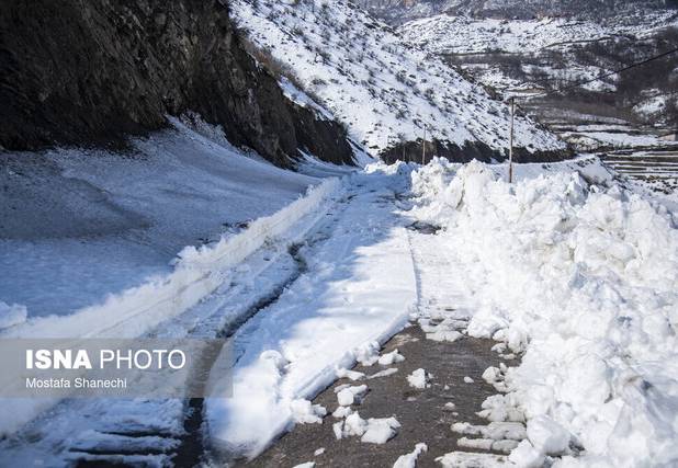 بارش برف و مه غلیظ در گردنه‌ها/ بستن زنجیرچرخ در محورهای کوهستانی زنجان الزامی است