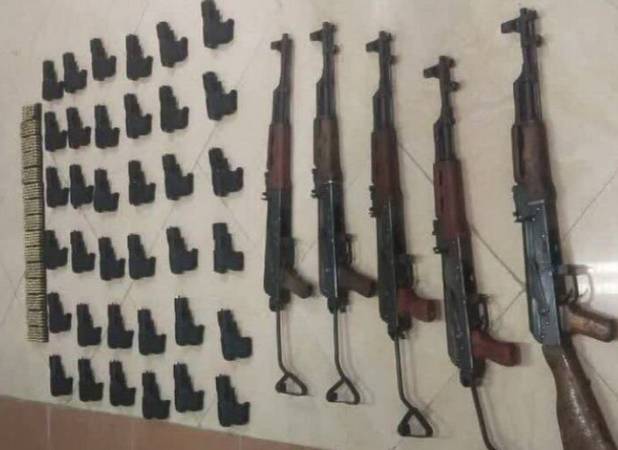 سردار جاویدان: ۱۶۵ قبضه سلاح غیر مجاز جنگی در مرزهای کشور کشف شد