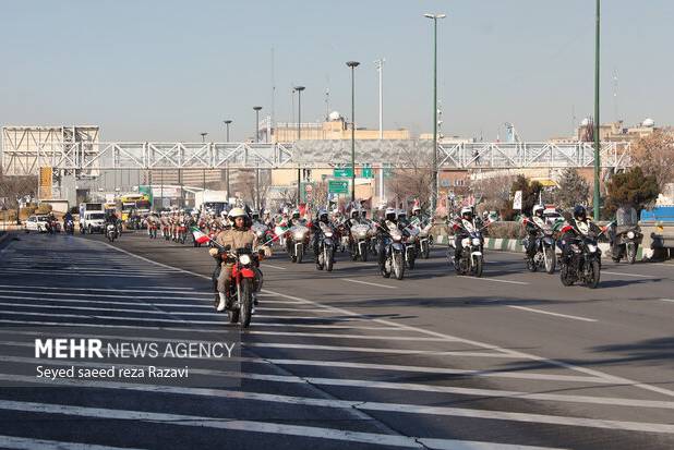 موتورسواران به یاری پلیس راهنمایی و رانندگی می‌روند