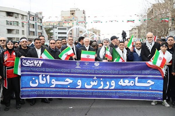 شکوه راهپیمایی ۲۲ بهمن با مشارکت جامعه ورزش/ همه با فریاد واحد آمدند