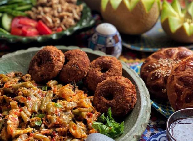 طرز تهیه گل در چمن گیلانی؛ ساده و فوری