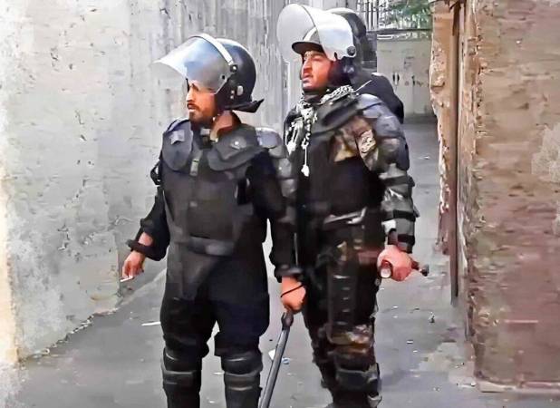 یک هفته گذشت؛ چه خبر از دستگیری پلیس‌نماها؟!