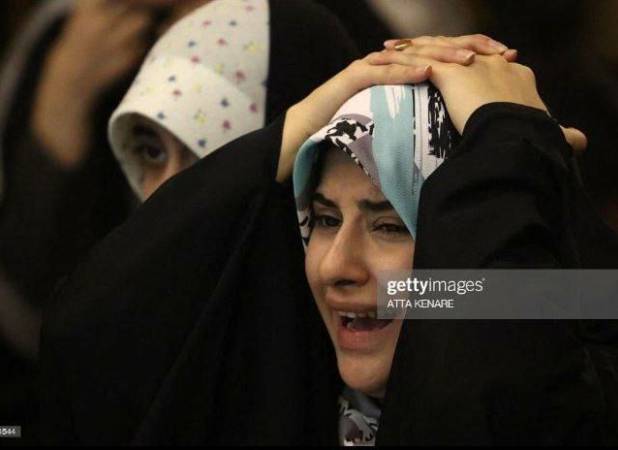 تصاویری از اشک، بغض و بهت مردم در برج میلاد