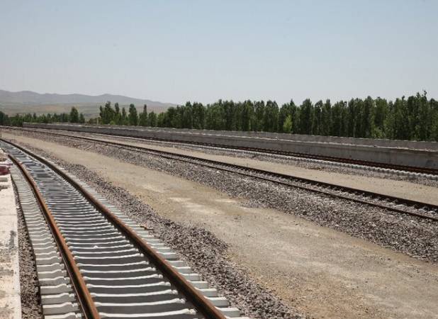 احداث راه‌آهن شیراز - بوشهر با جدیت دنبال شود
