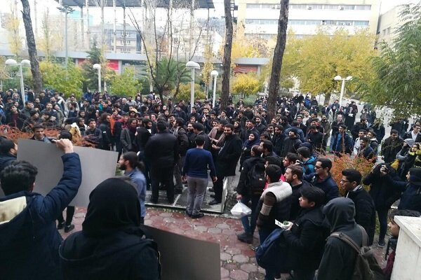 ۳ دانشجوی دانشگاه تهران موقتاً از تحصیل محروم شدند