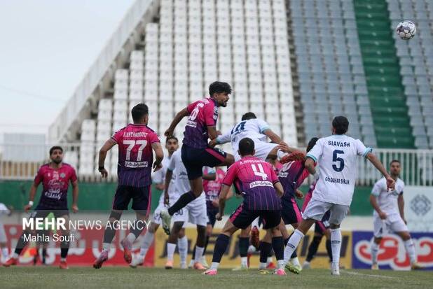 آقای عضو هیئت رئیسه فدراسیون فوتبال در باشگاه آلومینیوم چه می‌کنید؟