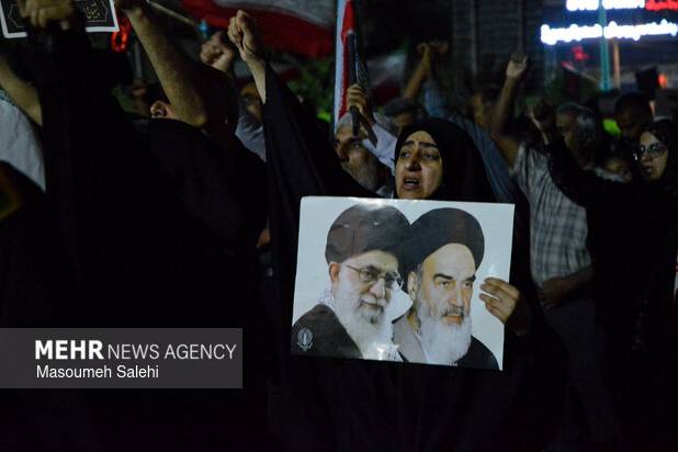 یزله خوانی اعراب دهلران در میدان بسیج