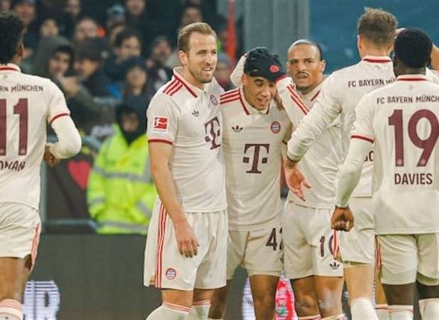 پیروزی بایرن مونیخ، توقف لورکوزن و شکست بد دورتموند ۱۰ نفره