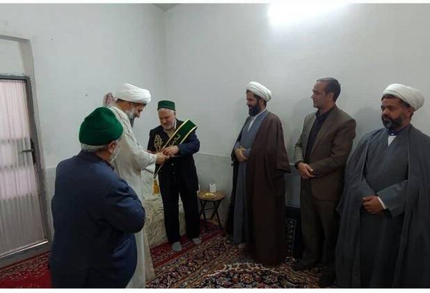 نشان عزت بر قامتی از ۶۰ سال نوکری؛ تجلیل از پیرغلام آیسک