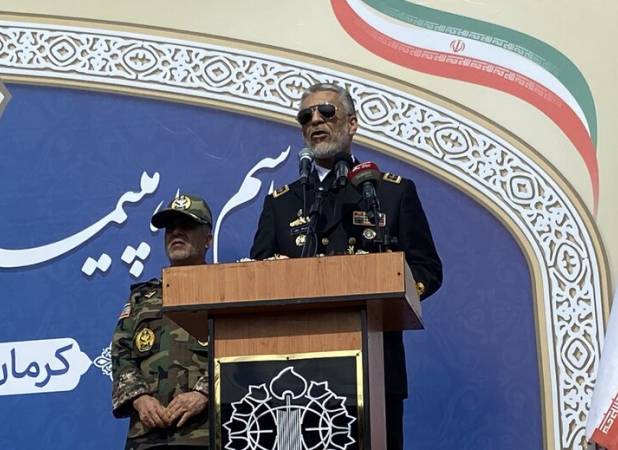 دریادار سیاری: ملت با بصیرت ایران تمام تهدیدات دشمن را خنثی کرد