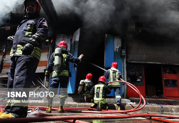 حریق پاساژ امیر رشت مهار شد