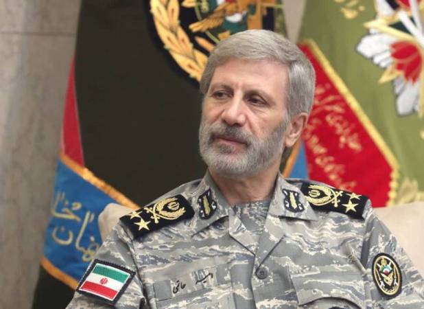 امیر حاتمی: دافوس قدمگاه بزرگان ارتش است