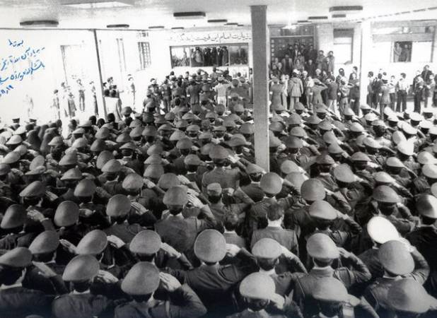عکسی که کمر رژیم پهلوی را شکست/ روزی که گلوله‌ها مسیرشان را عوض کردند