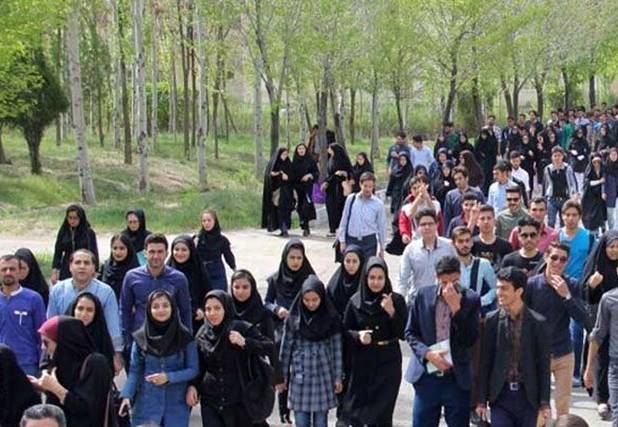 نهادهای اداری دغدغه و مطالبات جوانان را با اولویت بیشتر دنبال کنند