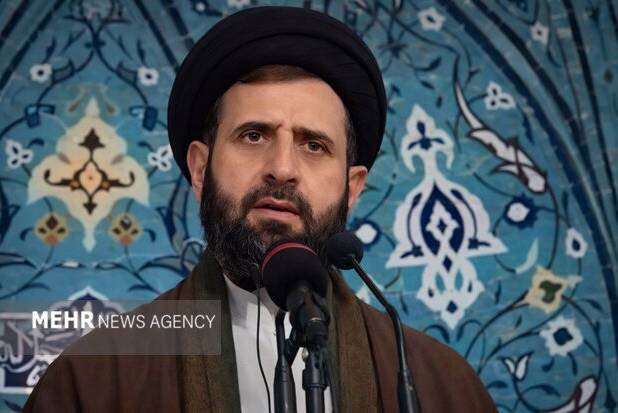 امام جمعه گرمسار: جنس طرفداری مردم ایران از انقلاب، عشق به رهبری است