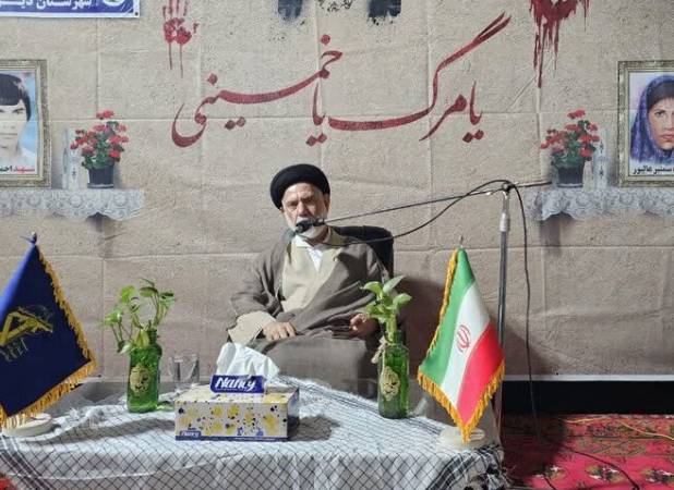 امام جمعه دیر: راهپیمایی ۲۲ بهمن امسال پاسخ قاطع ملت به فتنه‌ها است