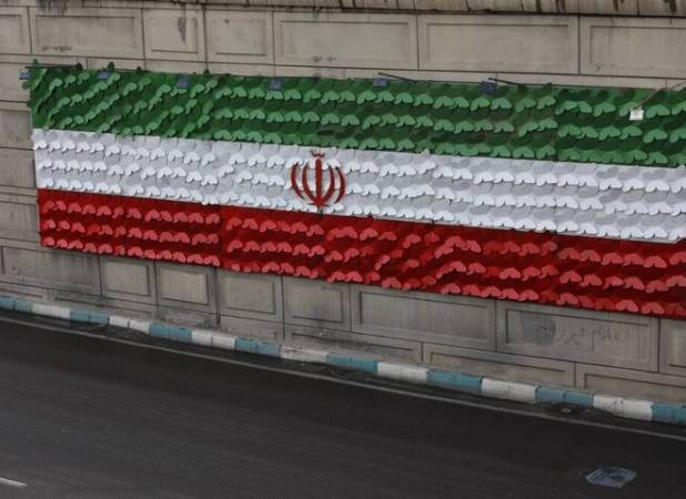 رونمایی از پرچم ۱۵ متری ایران مزین به ۶۰۰ پروانه یاد شهدا