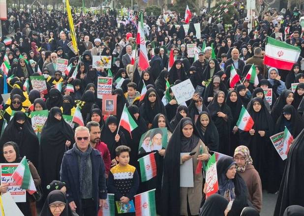 آغاز راهپیمایی مردم قم در سالروز ۲۲ بهمن