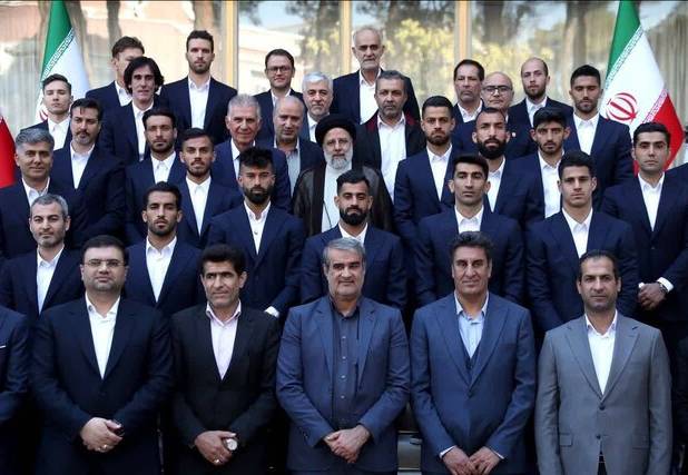 بدرقه ملی‌پوشان فوتبال ایران با حضور رئیسی