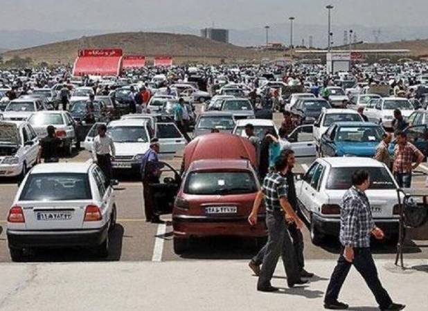 قیمت خودرو در بازار همچنان بالاتر از قیمت کارخانه 