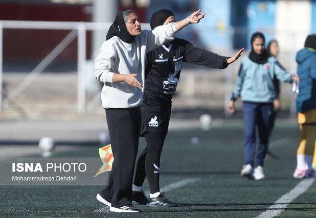 شوک بزرگ در فوتبال بانوان/ خداحافظی با ستاره و سایه سنگین انحلال بر سر خاتون بم