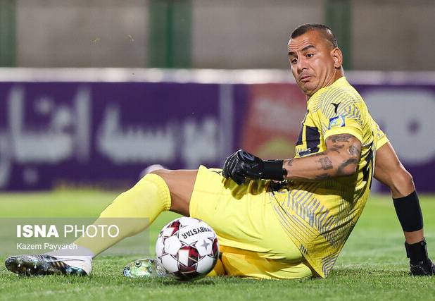 حامد لک: شبیه اسکار فیس شده‌ام/ بازیکن ذوب آهن تعمدی ضربه نزد