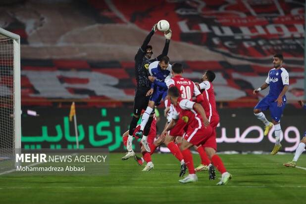 تا دقیقه ۶۵ ؛ استقلال ۲ - پرسپولیس یک/ آبی‌ها بازی باخته را بردند