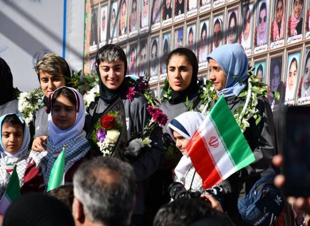 استقبال باشکوه مردم ماکو از بانوان تیم ملی فوتبال ایران