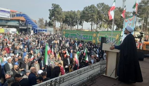 نماینده مردم ملایر در مجلس: آمریکا نه حلال مشکلات بلکه عامل کوچک‌تر شدن سفره‌ مردم است