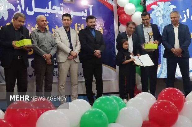 قهرمانان کشوری و برترین‌های هیئت‌های ورزشی آب‌پخش تجلیل شدند