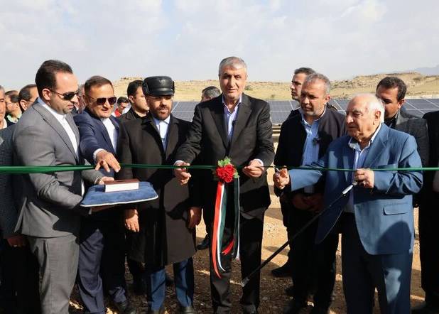 افتتاح فاز نخست نیروگاه خورشیدی کربنات سدیم فیروزآباد با حضور معاون رئیس‌جمهور