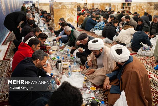 اجرای «ضیافت الهی» در ۳۰۰ بقعه مازندران؛ افطاری ساده برپا می‌شود