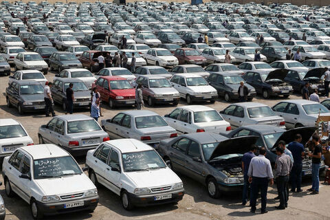 نوسان هم‌زمان قیمت خودروهای داخلی، وارداتی و مونتاژی در بازار