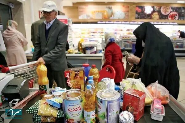 بازار ارومیه آرام؛ عرضه کالاهای اساسی در طرح کالابرگ بدون مشکل ادامه دارد