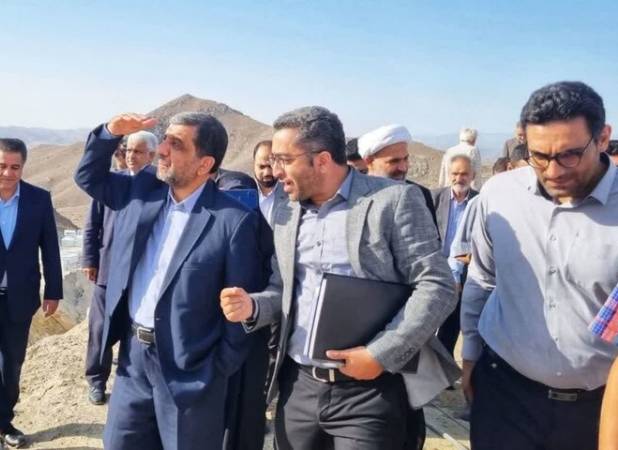 بازدید وزیر میراث فرهنگی از سنگ‌نگاره‌های ۴هزار ساله دیزدر شاندیز