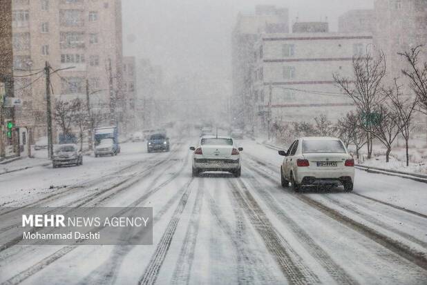 بارش برف و باران در ۴ استان/ انسداد ۹ محور مواصلاتی