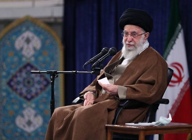 رهبری خطاب به بسیجیان: دست شما را می‌بوسم