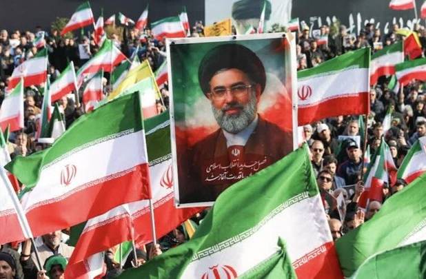انجمن مفاخر مازندران با رهبر سوم انقلاب بیعت کرد