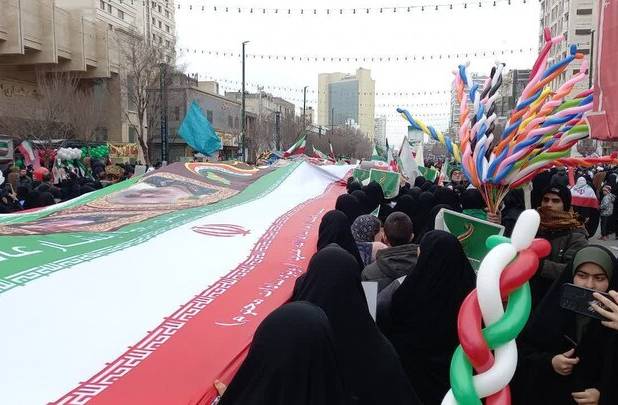 حماسه میلیونی ۲۲ بهمن در جوار بارگاه منور امام رضا(ع)؛مشهد