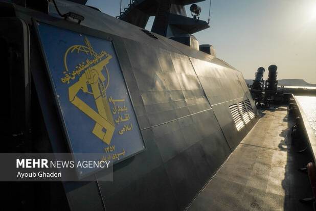 رزمایش «کنترل هوشمند تنگه هرمز» نیروی دریایی سپاه آغاز شد+ فیلم