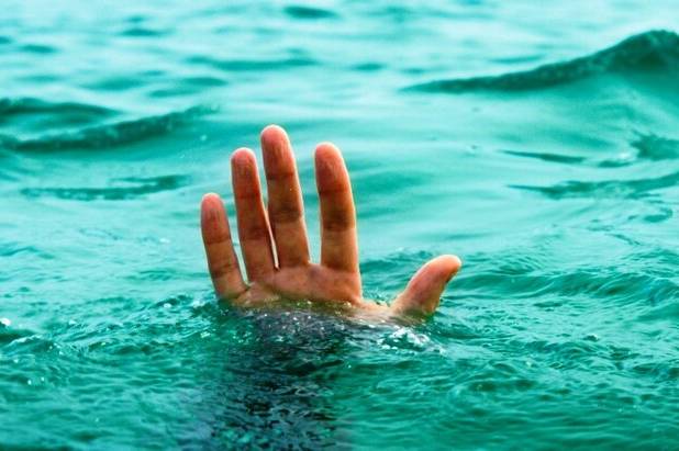 نجات ۶ ملوان لنج غرق‌شده در حوالی جزیره سیری