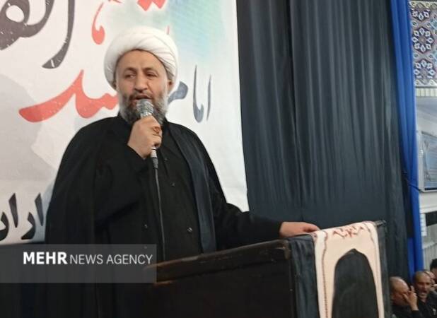 ایستادگی و مقاومت ویژگی های رهبر شهید ایران اسلامی
