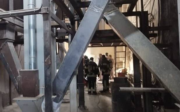 آتش‌سوزی در یک کارخانه تولید آرد در شیراز مهار شد