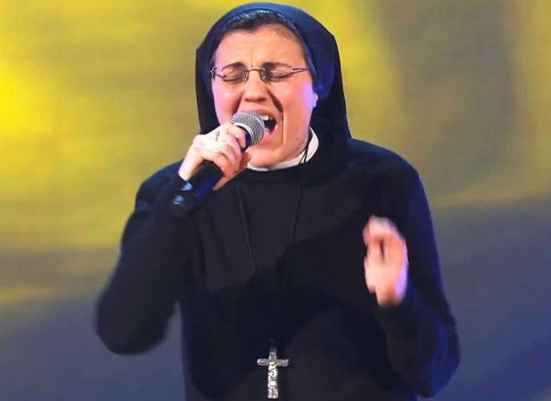 خواهر روحانی کشف حجاب کرد!