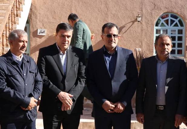 بازدید معاون برنامه و بودجه معاونت ریاست جمهوری از بزرگترین خانه خشتی جهان در رفسنجان